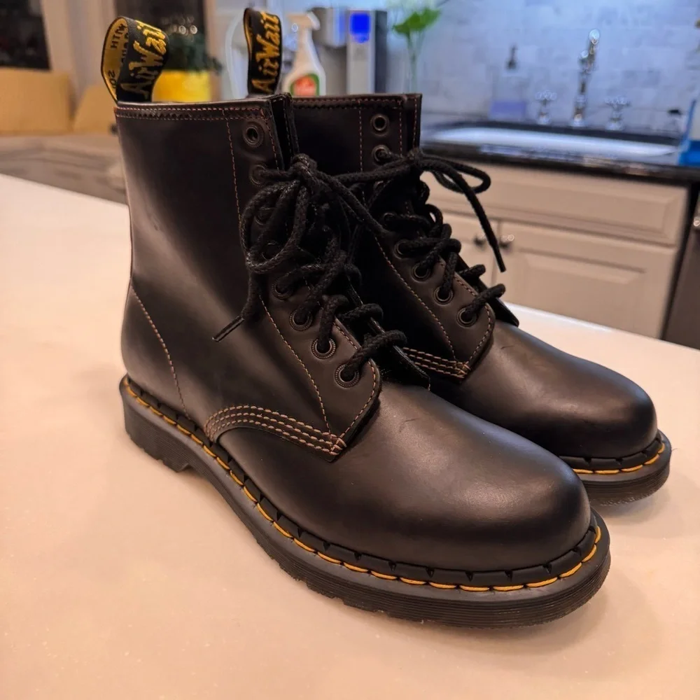 Dr. Martens 1460 Black Leather Round Toe Lace Up Ankle Boots Sz Men 9 Women 10.5